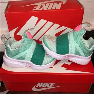 Toddler Nike sneakers size 6c